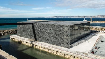 Руди Риччиотти построил кружевное здание из бетона и железа в Марселе