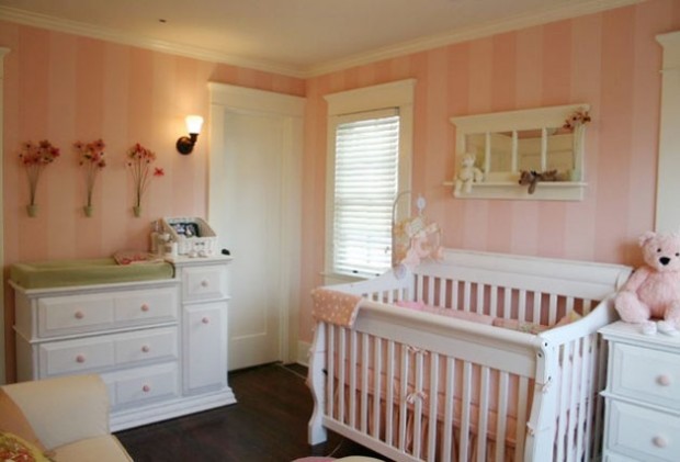 Детская комната в розовую полоску