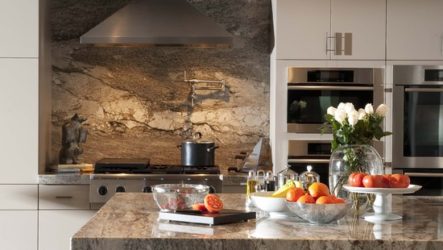 Камень в интерьере кухни: действительно ли это красиво?