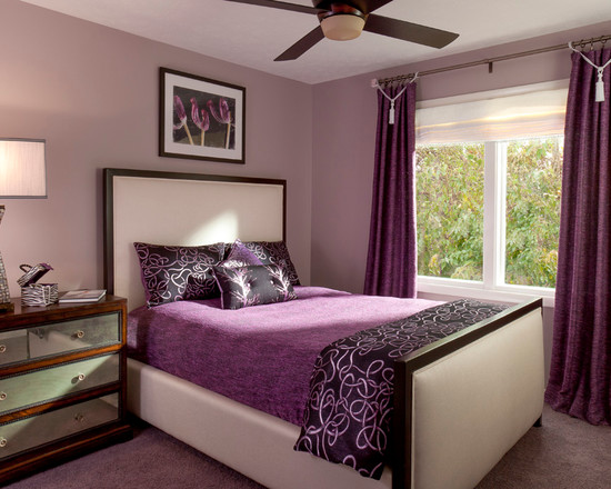 Классическая спальная комната в лиловых цветах