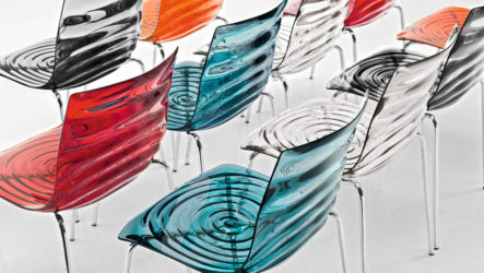Прозрачные стулья: красиво, практично и ярко