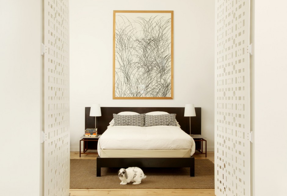 Бело-коричневая спальня