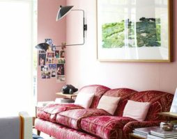 Розовая нежность в интерьере гостиной
