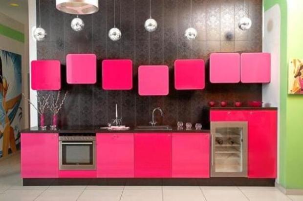 розовый в интерьере кухни
