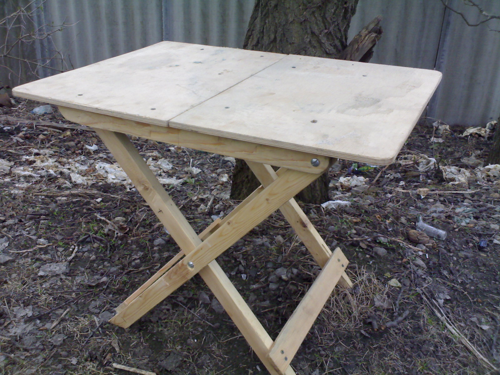 самый простой деревянный стол