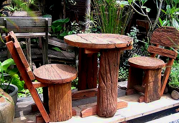 Обеденный стол для дачи из металла и дерева в стиле лофт
