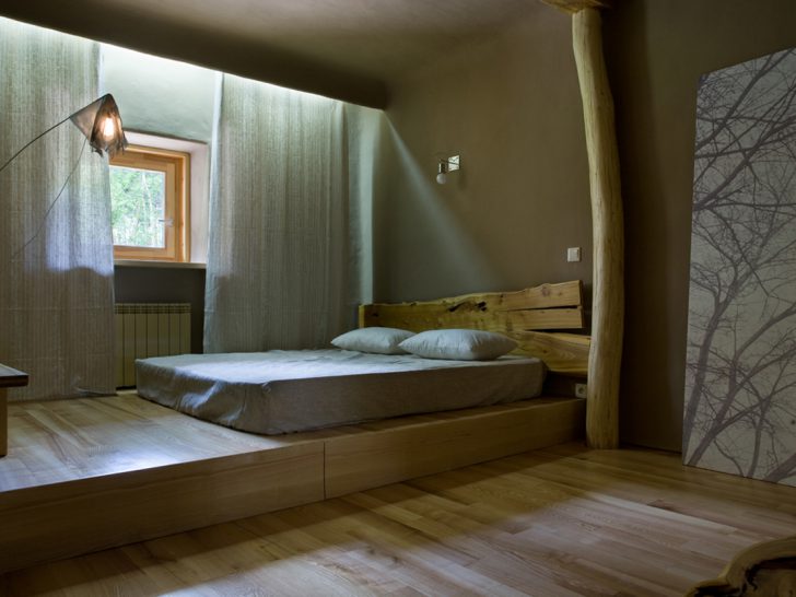 Самодельная кровать с подиумом