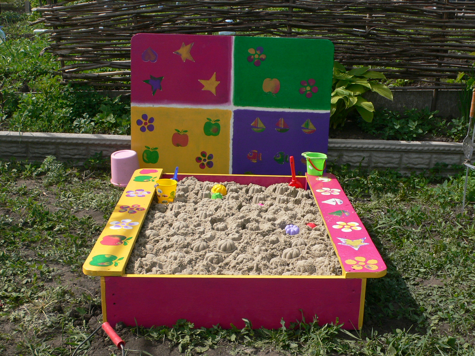 Песочница для детей на дачу фото