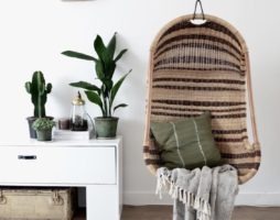 Подвесные кресла: способы применения «мебельных качелей» в интерьерном и ландшафтном дизайне