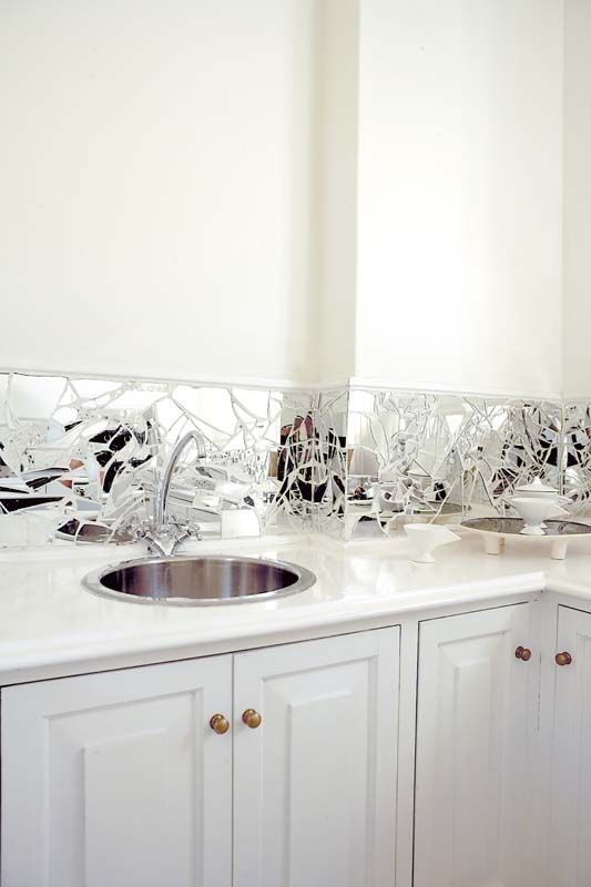 зеркальные элементы в интерьере кухни