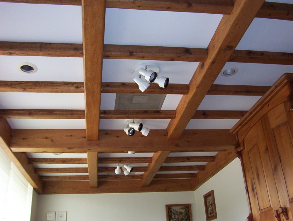 Устройство потолка в деревянном доме: нюансы