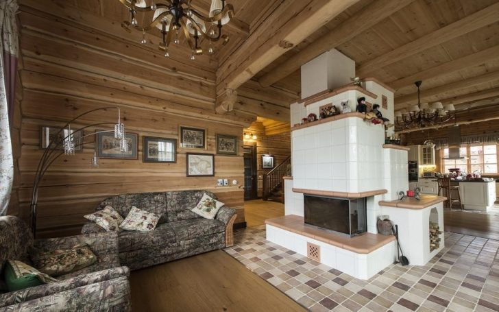 Необыкновенный уют гостиной, оформленной в деревенском стиле